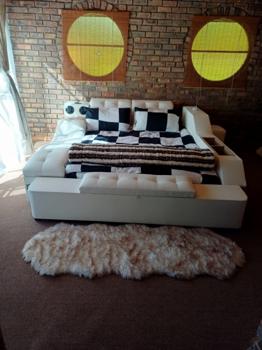 4 Bedroom Property for Sale in Heilbron Free State